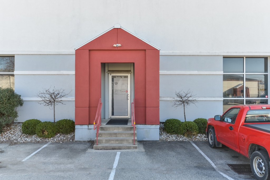 Louisville office building for lease